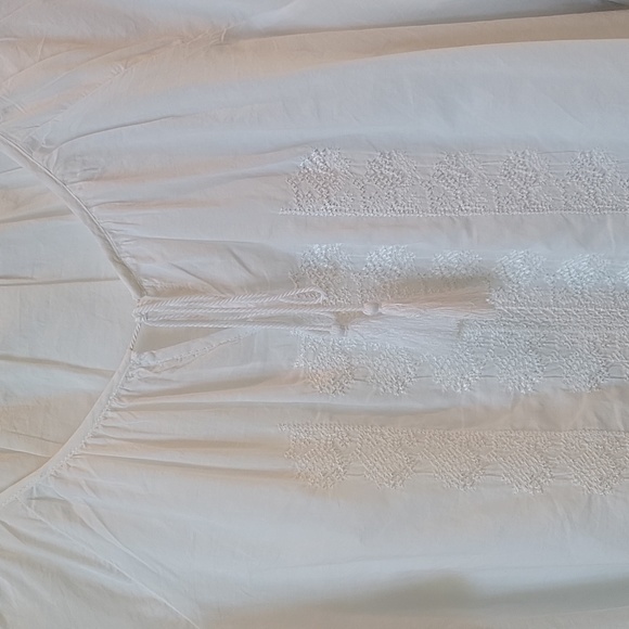 Old Navy Women's Pull Over Embroidered Top - Picture 2 of 6